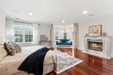 28 Whitney Circle Glen Cove NY 11542