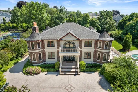 28 Whitney Circle Glen Cove NY 11542