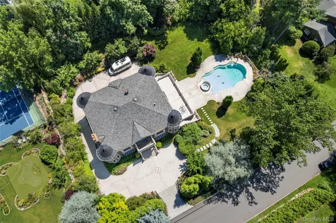 28 Whitney Circle Glen Cove NY 11542
