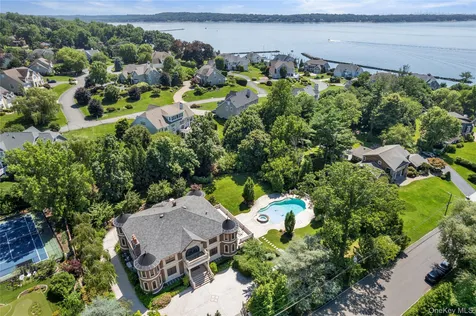 28 Whitney Circle Glen Cove NY 11542