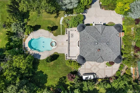 28 Whitney Circle Glen Cove NY 11542