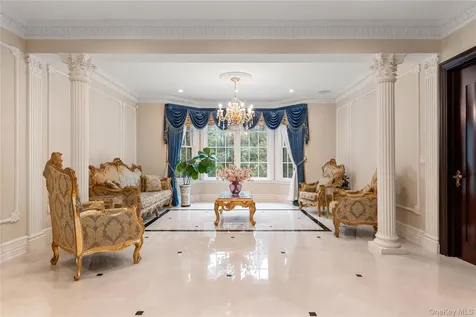 28 Whitney Circle Glen Cove NY 11542