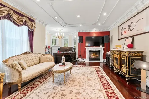 28 Whitney Circle Glen Cove NY 11542