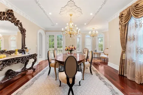 28 Whitney Circle Glen Cove NY 11542