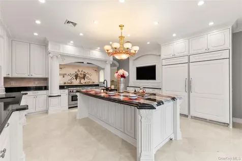 28 Whitney Circle Glen Cove NY 11542