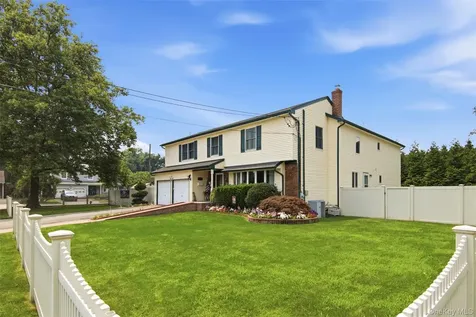 1 Geoffrey Avenue Syosset NY 11791