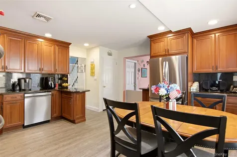 1 Geoffrey Avenue Syosset NY 11791