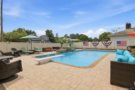 1 Geoffrey Avenue Syosset NY 11791