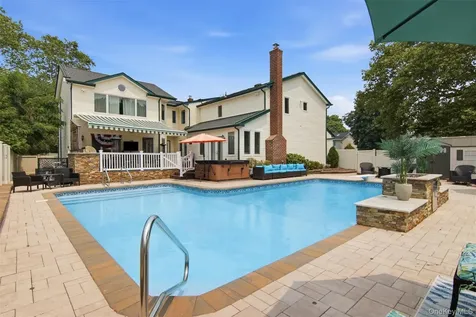 1 Geoffrey Avenue Syosset NY 11791