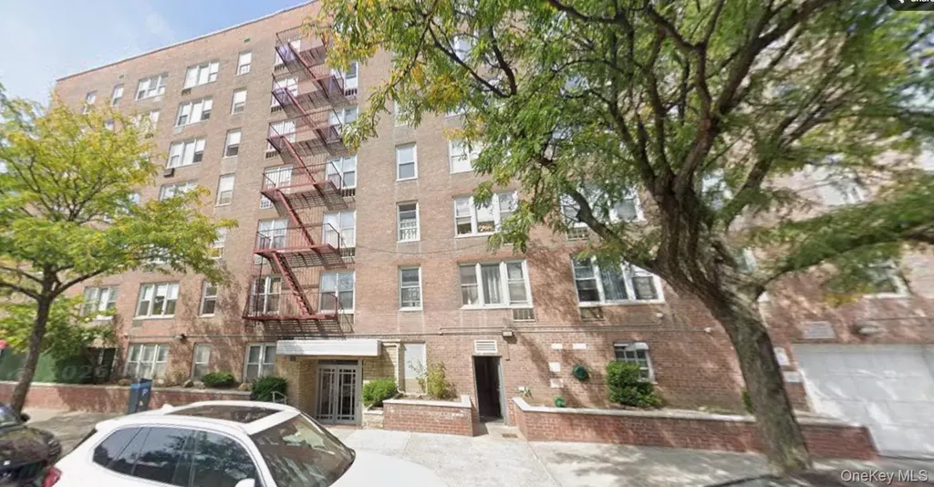 1332 Metropolitan Avenue Bronx NY 10462