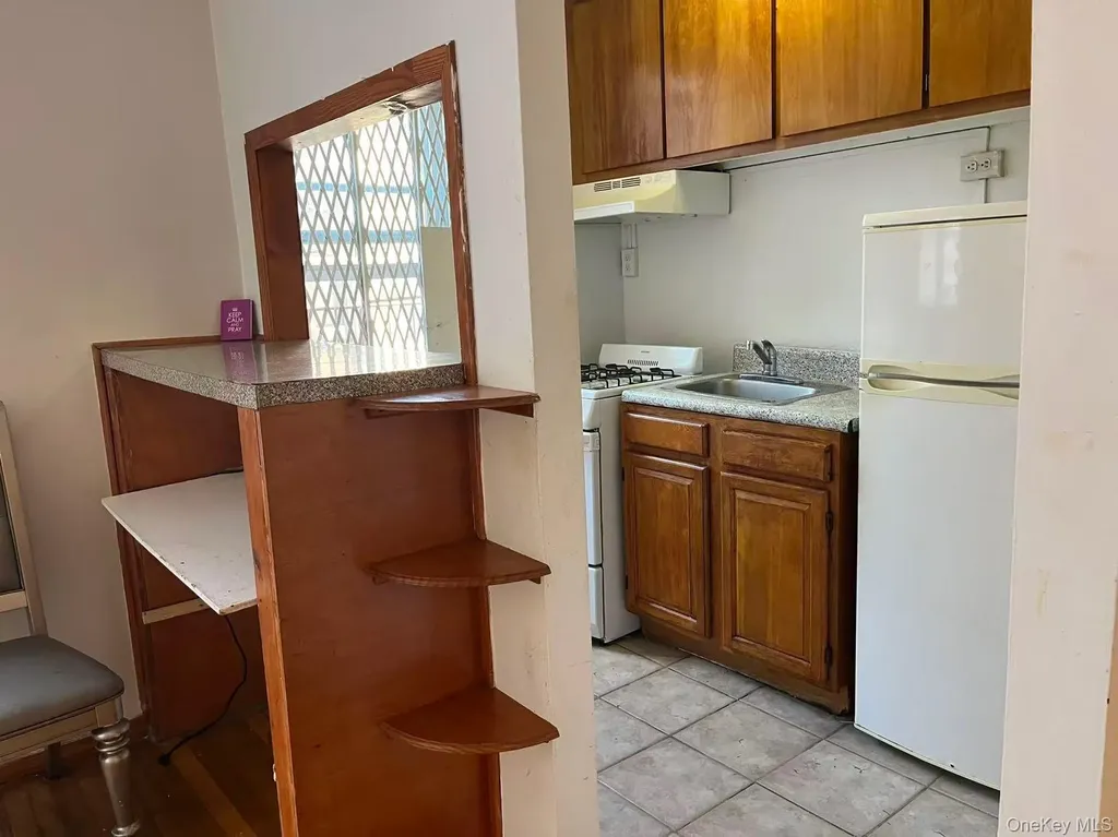 1332 Metropolitan Avenue Bronx NY 10462