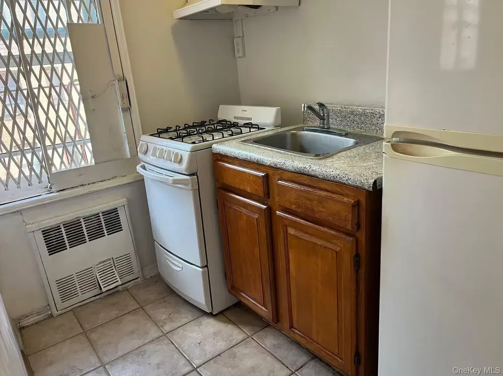 1332 Metropolitan Avenue Bronx NY 10462