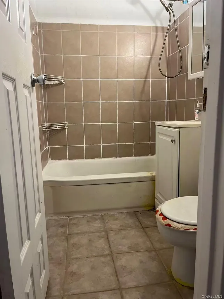 1332 Metropolitan Avenue Bronx NY 10462