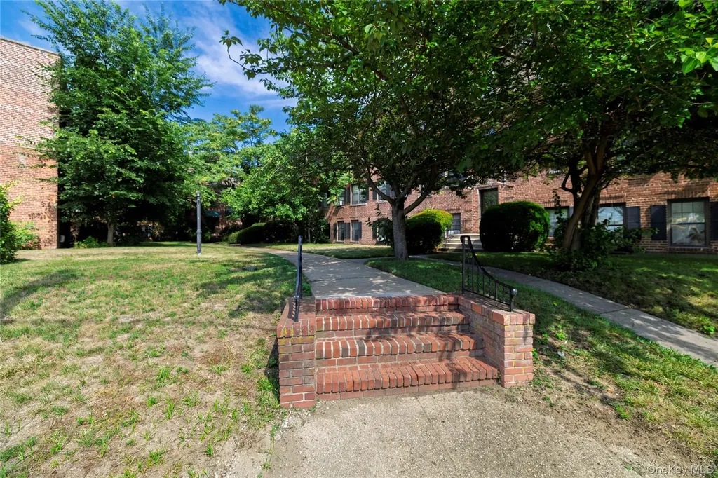 32-40 N Long Beach Road Rockville Centre NY 11570