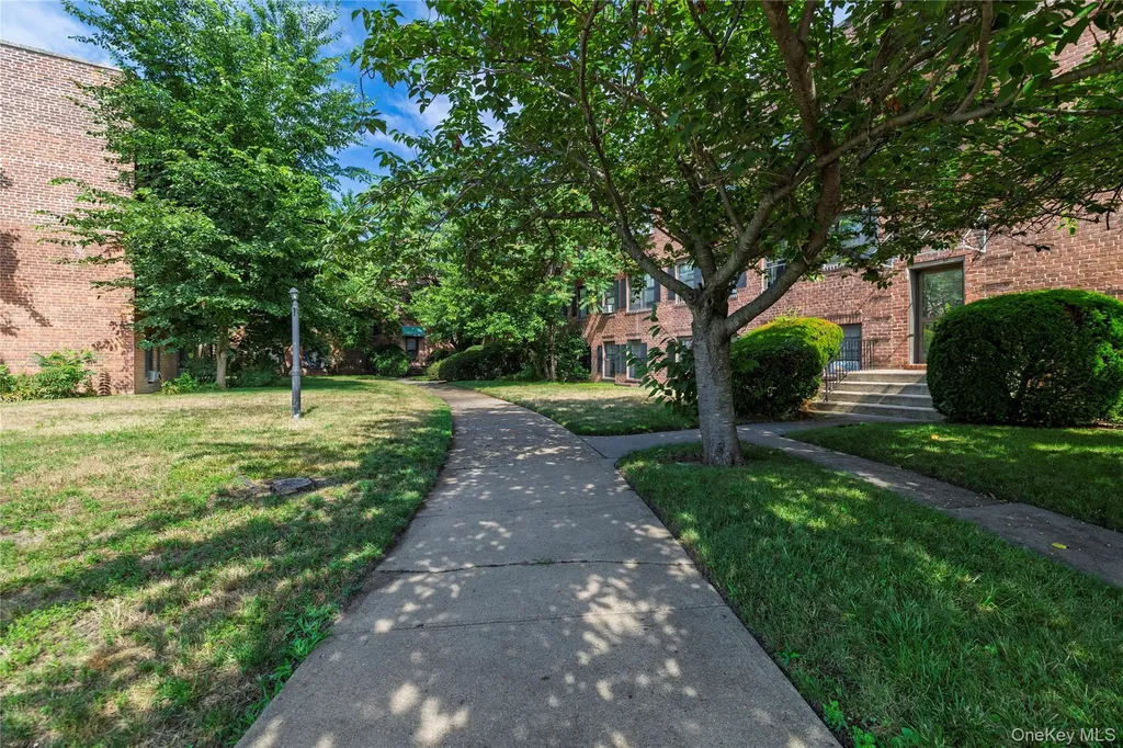 32-40 N Long Beach Road Rockville Centre NY 11570