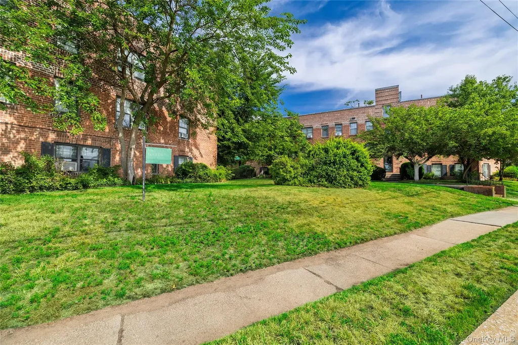 32-40 N Long Beach Road Rockville Centre NY 11570