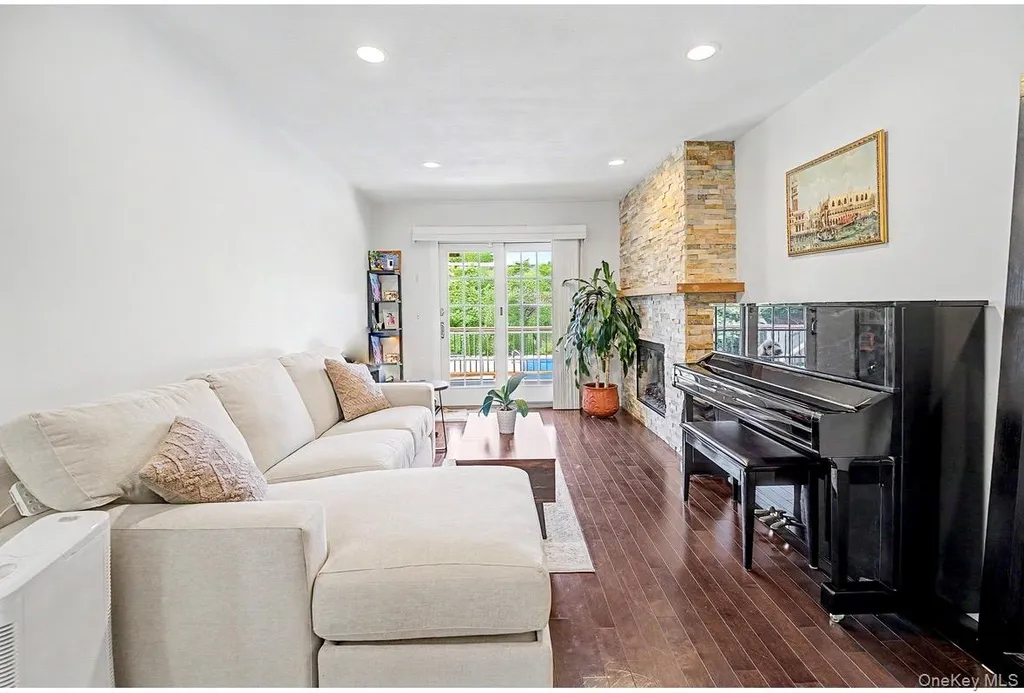 9 Cortland Avenue Jericho NY 11753