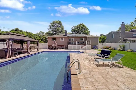 9 Cortland Avenue Jericho NY 11753