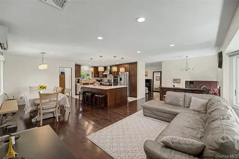 9 Cortland Avenue Jericho NY 11753