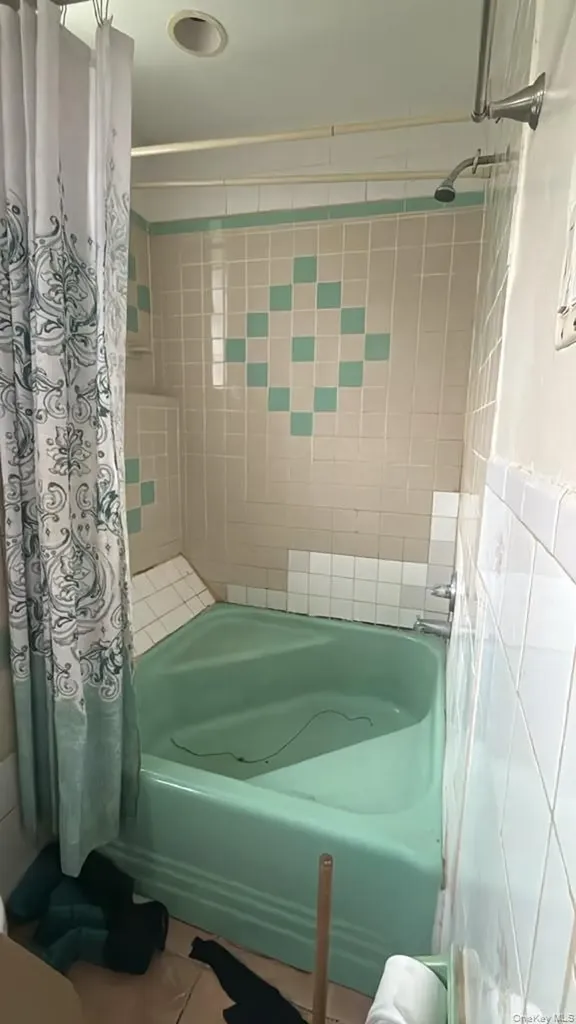 2138 Gleason Avenue Bronx NY 10462