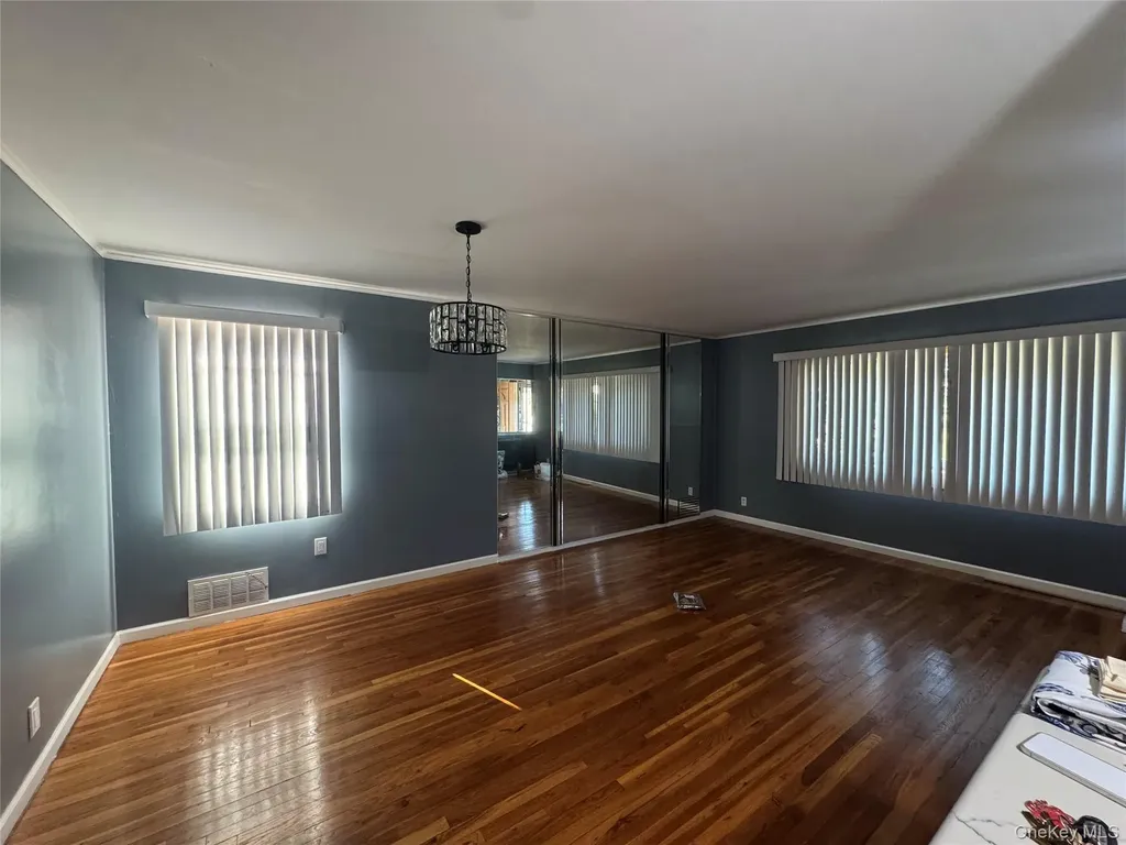 22518 S Conduit Avenue Springfield Gardens NY 11413