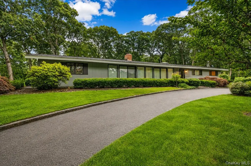 6 Cherry Lane E Syosset NY 11791