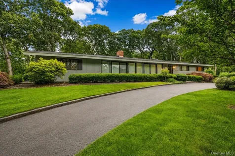 6 Cherry Lane E Syosset NY 11791