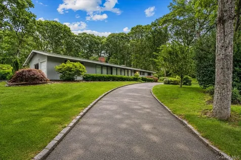 6 Cherry Lane E Syosset NY 11791