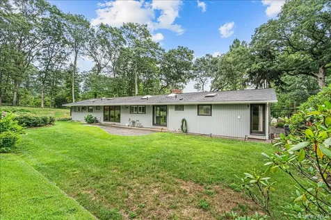 6 Cherry Lane E Syosset NY 11791