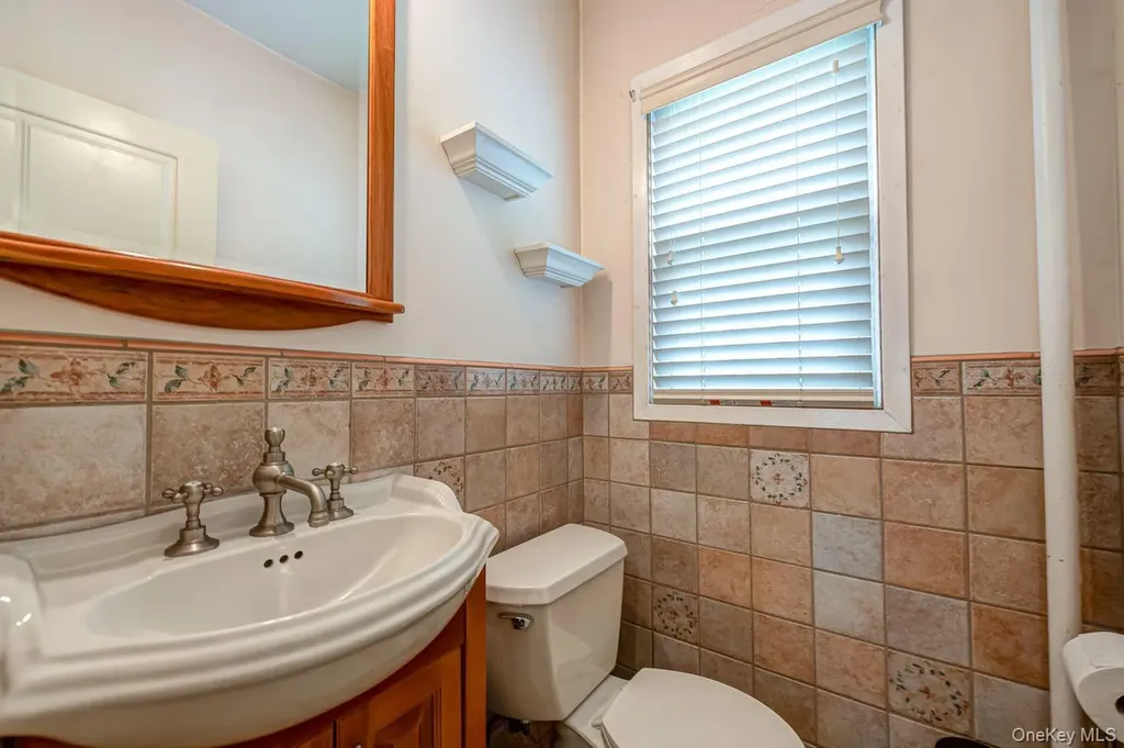 6 Troy Place Merrick NY 11566