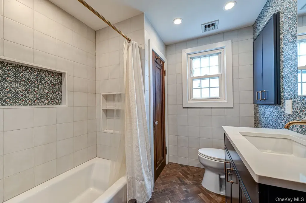 6 Troy Place Merrick NY 11566