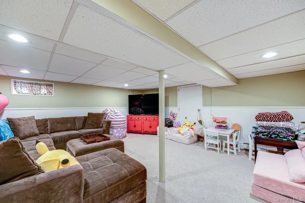 6 Troy Place Merrick NY 11566