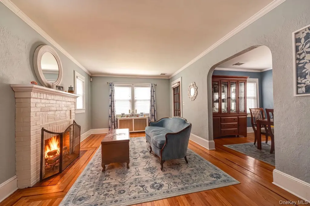 6 Troy Place Merrick NY 11566