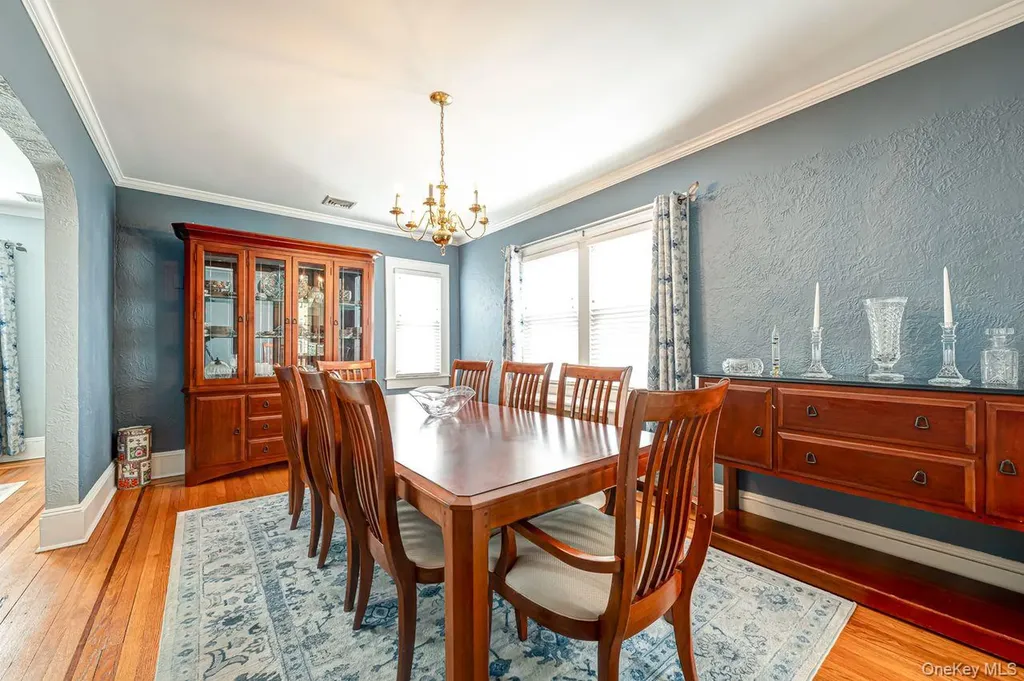 6 Troy Place Merrick NY 11566