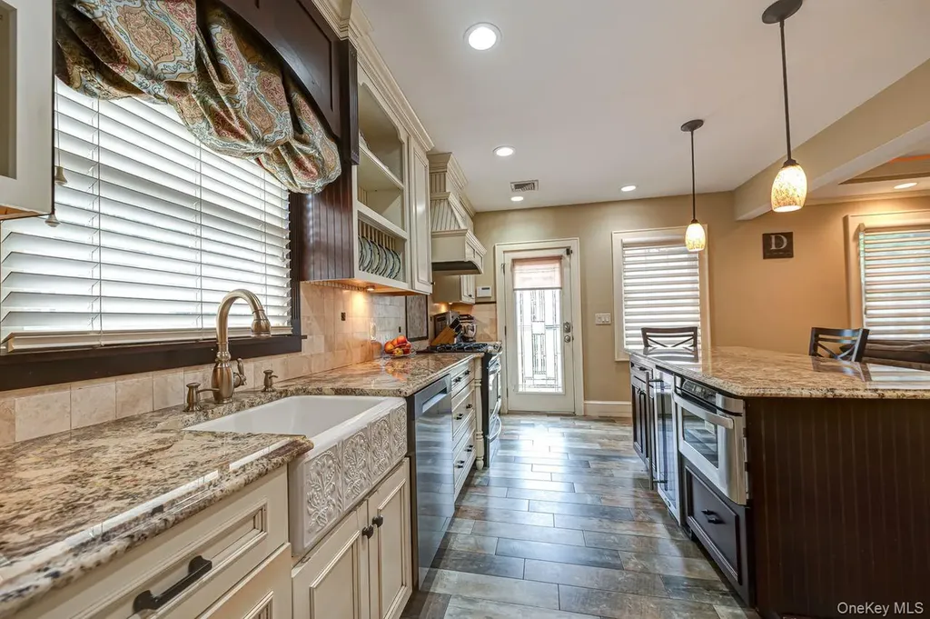 6 Troy Place Merrick NY 11566