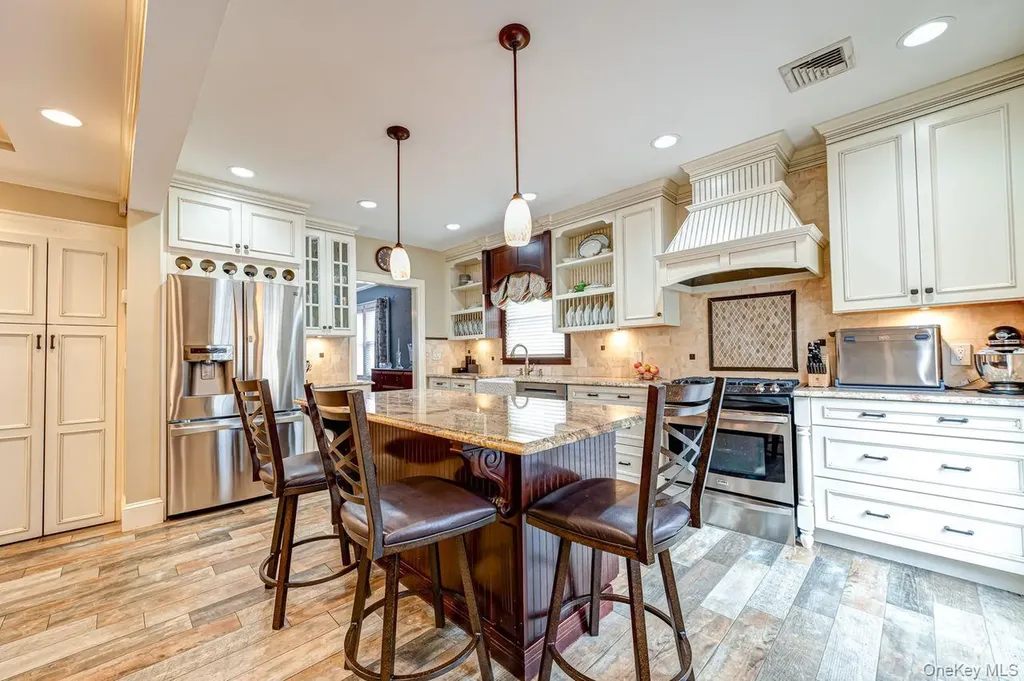 6 Troy Place Merrick NY 11566