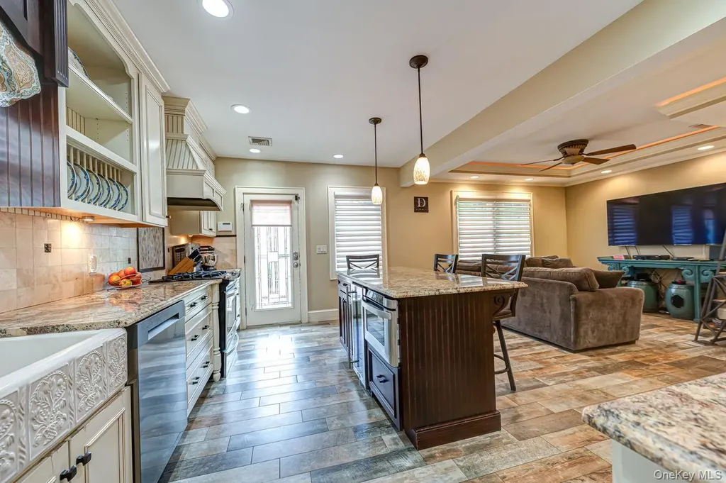 6 Troy Place Merrick NY 11566
