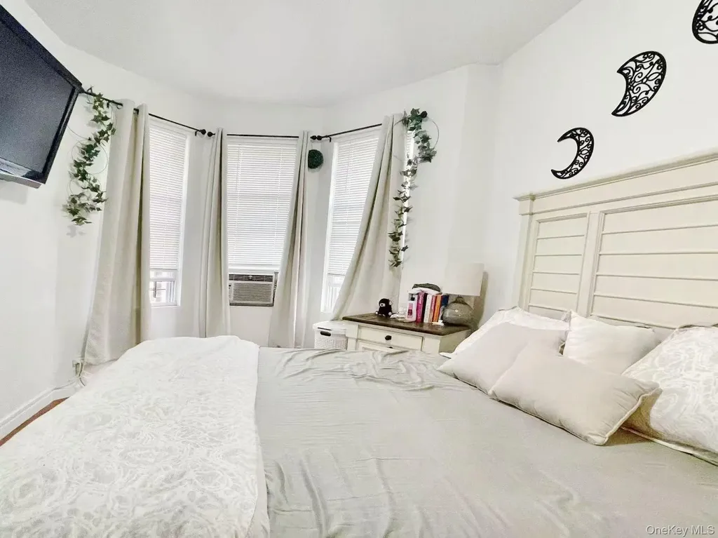 1805 Mulford Avenue Bronx NY 10461