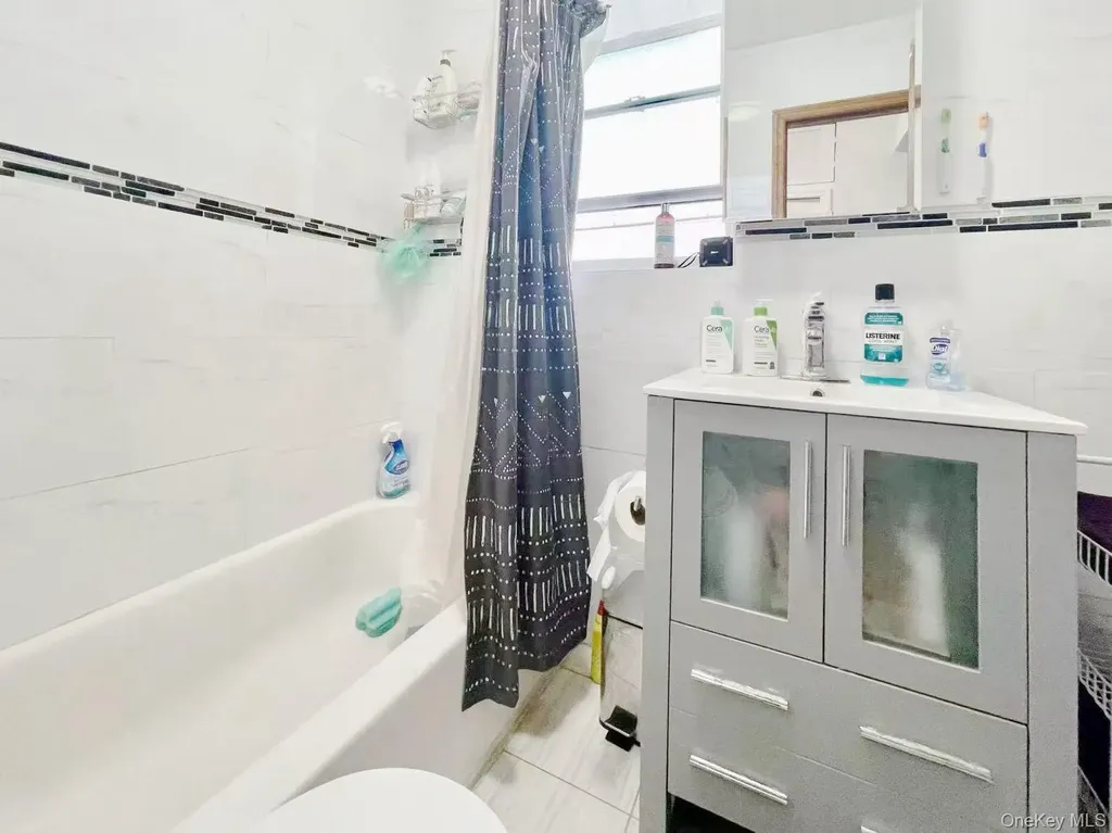 1805 Mulford Avenue Bronx NY 10461