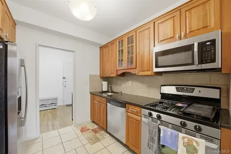 953 W Boston Post Road Mamaroneck NY 10543