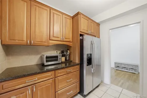 953 W Boston Post Road Mamaroneck NY 10543