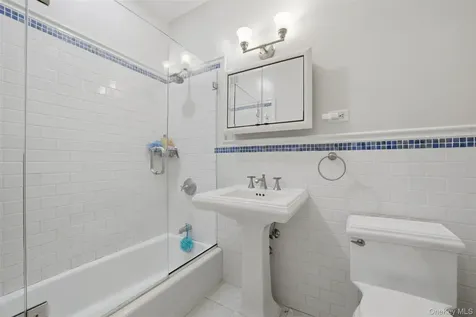953 W Boston Post Road Mamaroneck NY 10543