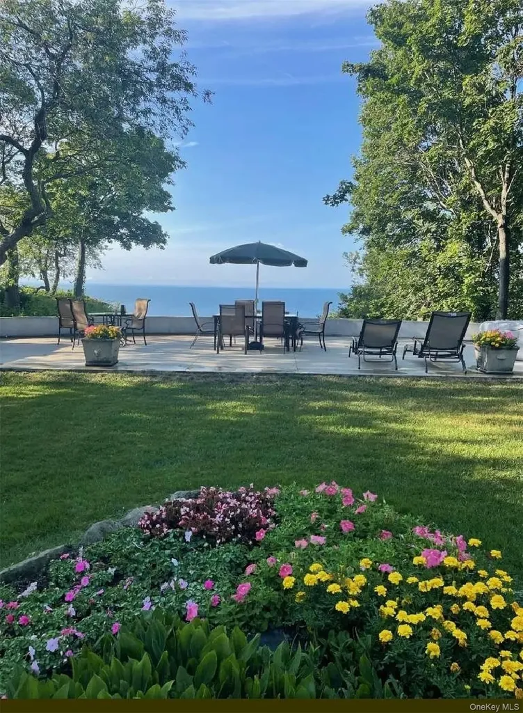 49 Oakwood Road Rocky Point NY 11778