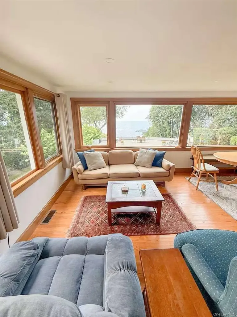 49 Oakwood Road Rocky Point NY 11778