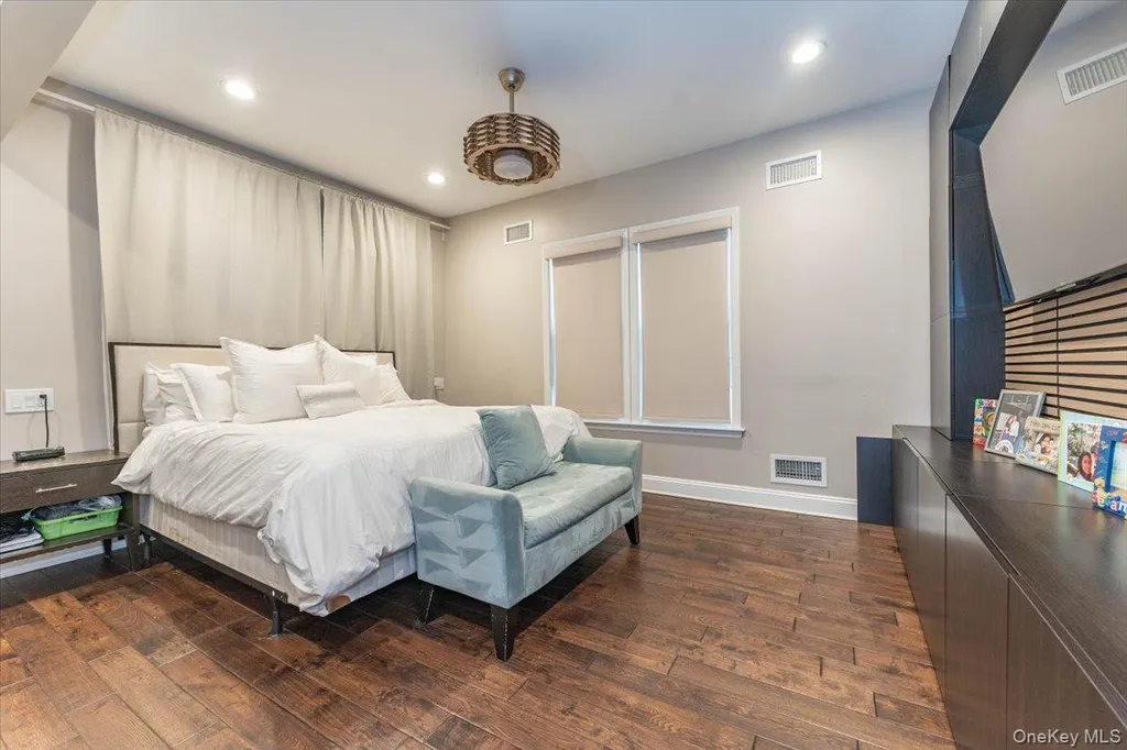 266 Rockaway Turnpike Cedarhurst NY 11516