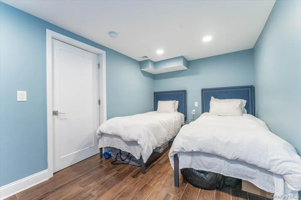 266 Rockaway Turnpike Cedarhurst NY 11516