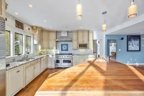 10 Rustling Lane Bedford NY 10506