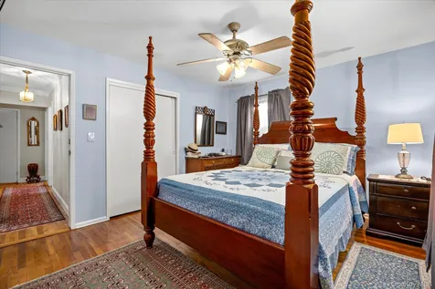 1219 Warwick Street Uniondale NY 11553