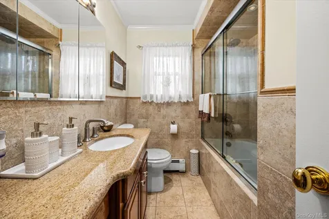 1219 Warwick Street Uniondale NY 11553