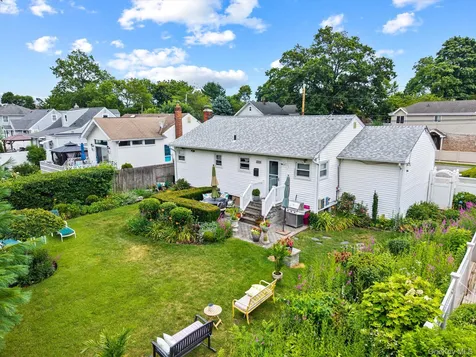 1219 Warwick Street Uniondale NY 11553